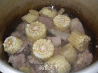 小排玉米汤的做法步骤：4