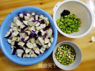 豉椒炒茄丁的做法步骤：2