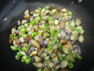 豉椒炒茄丁的做法步骤：5
