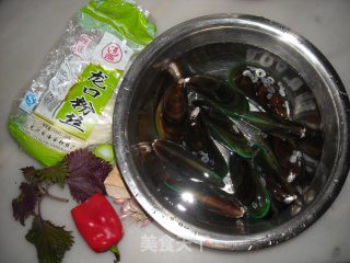 粉丝蒜蓉蒸青口的做法步骤：1