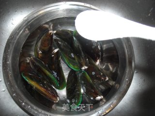 粉丝蒜蓉蒸青口的做法步骤：5