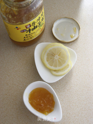 巧用柠檬代替糖来炒糖色——香柠柚子酱排骨的做法步骤：5