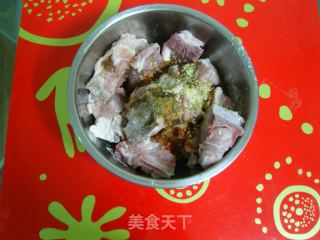 秘制可乐红烧骨的做法步骤：2