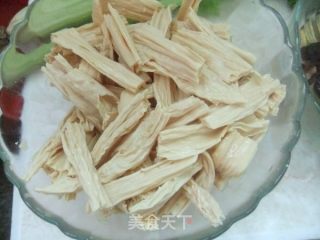 香菇炒腐竹的做法步骤：2