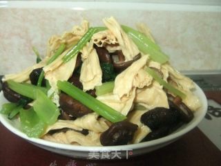 香菇炒腐竹的做法步骤：9
