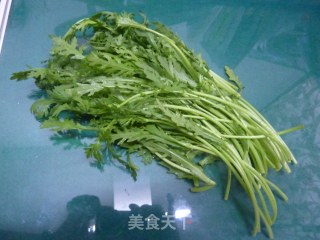 清炒茼蒿的做法步骤：1