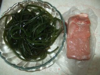 海带炒肉丝的做法步骤：1
