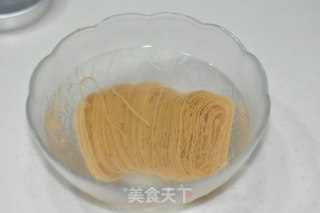 凉拌干丝的做法步骤：1