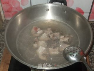 玉米胡萝卜排骨汤的做法步骤：4