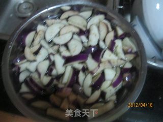 茄子杂炒的做法步骤：2