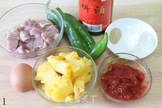 酸甜不油腻的一道水果肉菜，菠萝咕咾肉的做法步骤：1