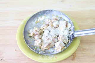 酸甜不油腻的一道水果肉菜，菠萝咕咾肉的做法步骤：4