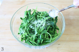 炝拌苜蓿，春天你野菜了没？的做法步骤：3
