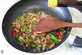 爆炒尖椒牛肉的做法步骤：6