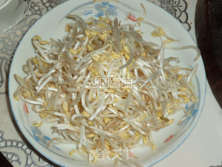 银芽青椒炒豆干的做法步骤：1