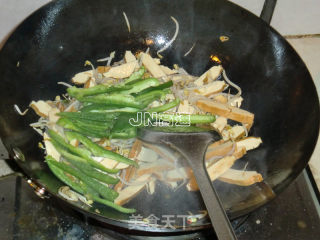 银芽青椒炒豆干的做法步骤：11