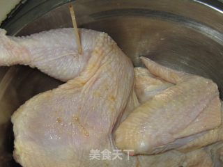 新奥尔良烤鸡的做法步骤：1