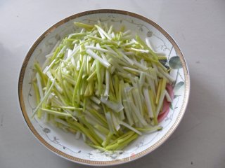 韭黄炒香干的做法步骤：1