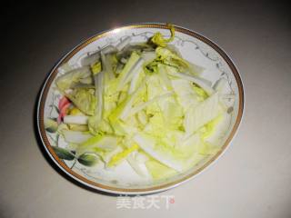 白菜炒香肠的做法步骤：1