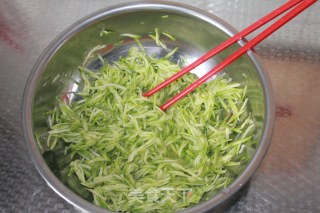 营养早餐——西葫芦鸡蛋饼详细图解的做法步骤：1