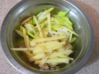 青椒肉丝的做法步骤：3