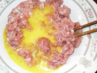 肉饼子炖蛋的做法步骤：2