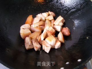 美味的黄金搭档--杏鲍菇烩五花的做法步骤：3