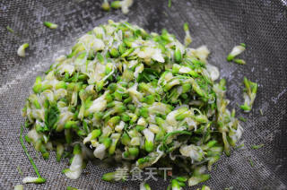 幸福美食：野菜飘香之槐花炒蛋的做法步骤：4