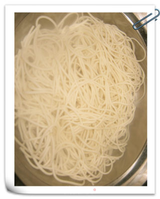 简单而美味--蚝油肉丝炒面的做法步骤：1