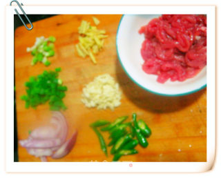 简单而美味--蚝油肉丝炒面的做法步骤：2