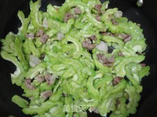 苦瓜炒肉片的做法步骤：5