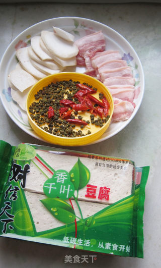 馆子点击率很高的一道菜—— 干锅杏鲍菇千叶豆腐的做法步骤：1