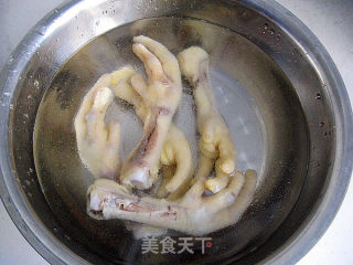 蒜蓉辣酱爆凤爪的做法步骤：3