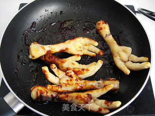 蒜蓉辣酱爆凤爪的做法步骤：5