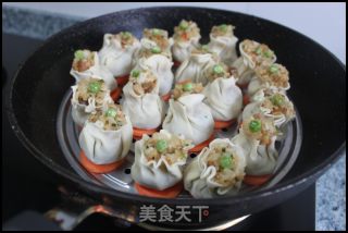 腊肉香葱烧卖的做法步骤：7