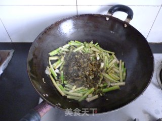 腌菜炒小春笋的做法步骤：8