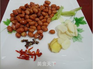 微辣宫保鸡丁的做法步骤：1