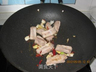 玉米炖排骨的做法步骤：3