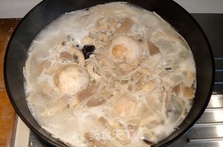 菌菇毛芋汤的做法步骤：2
