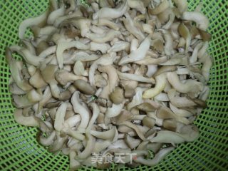 辣炒鸡腿菇的做法步骤：3