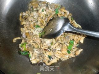 辣炒鸡腿菇的做法步骤：13