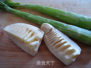 咸鹅炖双笋的做法步骤：1