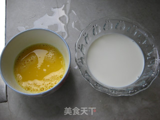 牛奶炖蛋的做法步骤：2