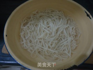 蒜蓉辣酱拌凉面的做法步骤：7