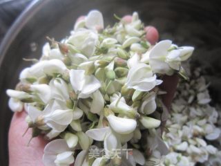两样面蒸槐花的做法步骤：2