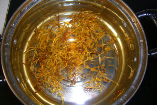 百合枸杞金银花茶的做法步骤：2