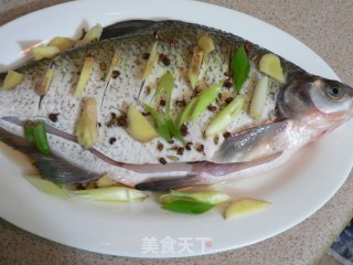 糖醋鳊鱼的做法步骤：1