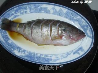 榨菜蒸鲈鱼的做法步骤：4