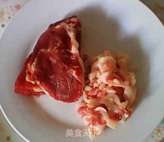 木耳炒肉片的做法步骤：1