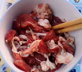木耳炒肉片的做法步骤：4